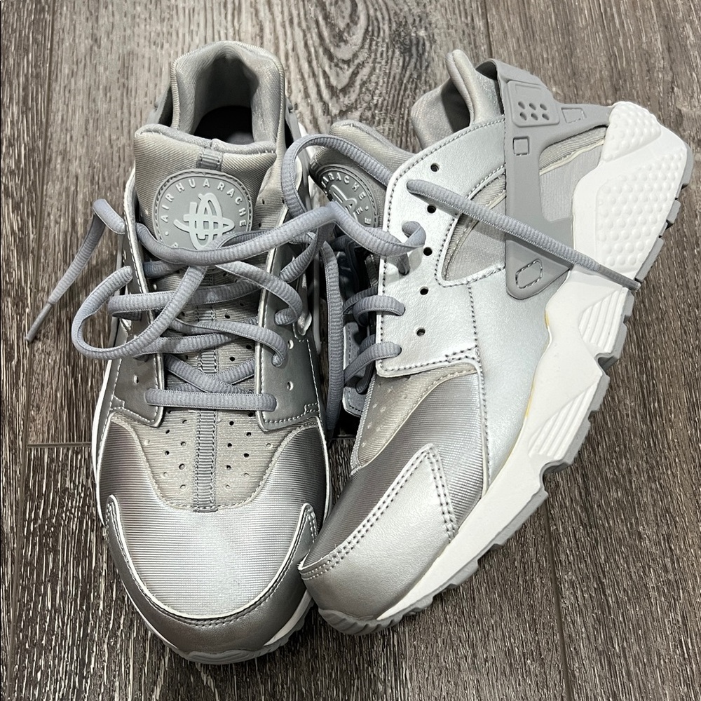 Brand New Nike Women's Silver Sneakers
